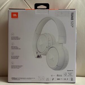 JBL Tune 520BT Bluetooth Headphones in White